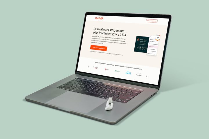 HubSpot CRM dans l'écran d'un PC portable